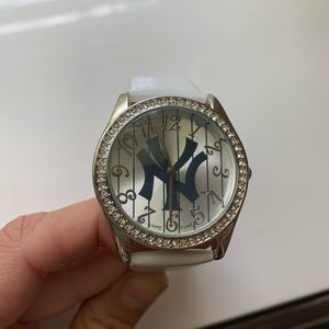 Yankee Watch! NWOT